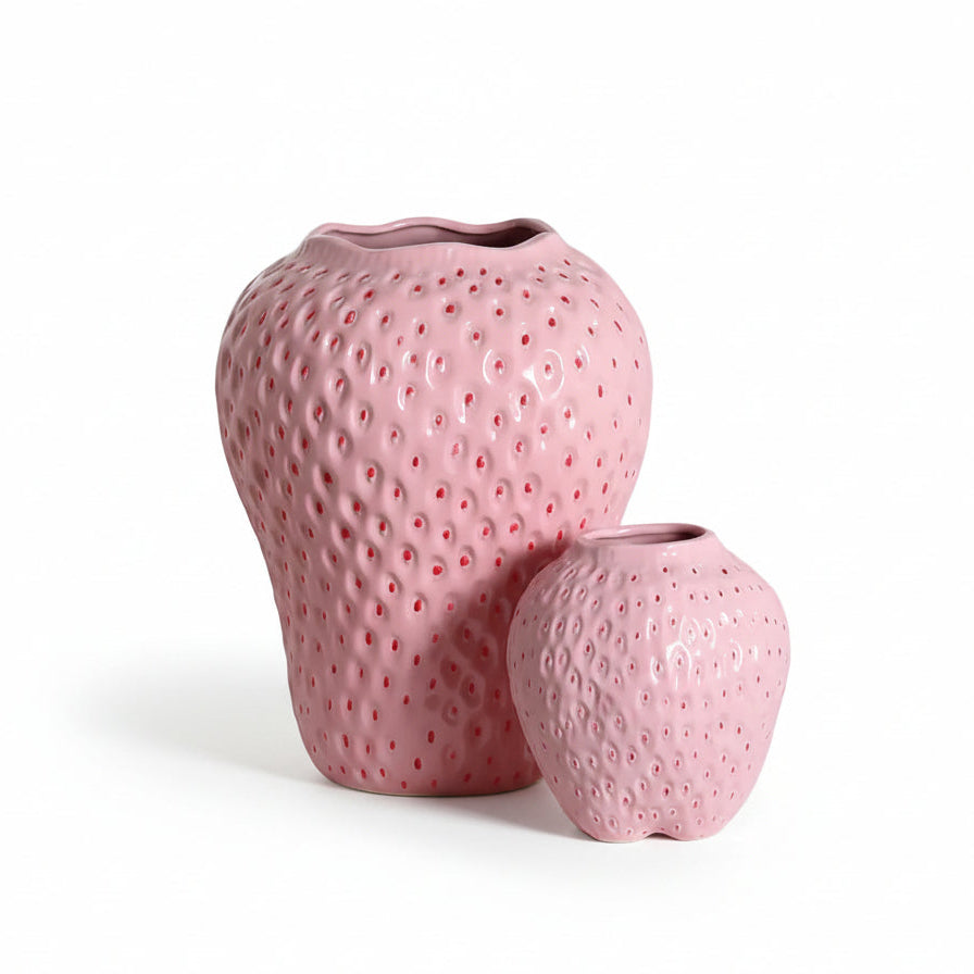 Photo de presentation des vases fraise roses sur fond blanc
